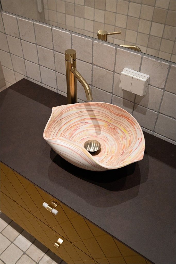 Servant plassert på innredning.