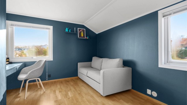 Soverom III brukes som gjesterom og kontor av selger, men har også plass til større seng og skrivepult om ønskelig.