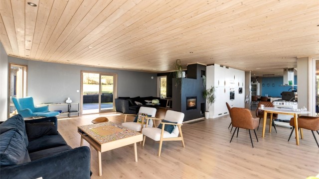 Hele hovedetasjen har vannbåren gulvvarme som sikrer en jevn og behagelig temperatur året rundt.