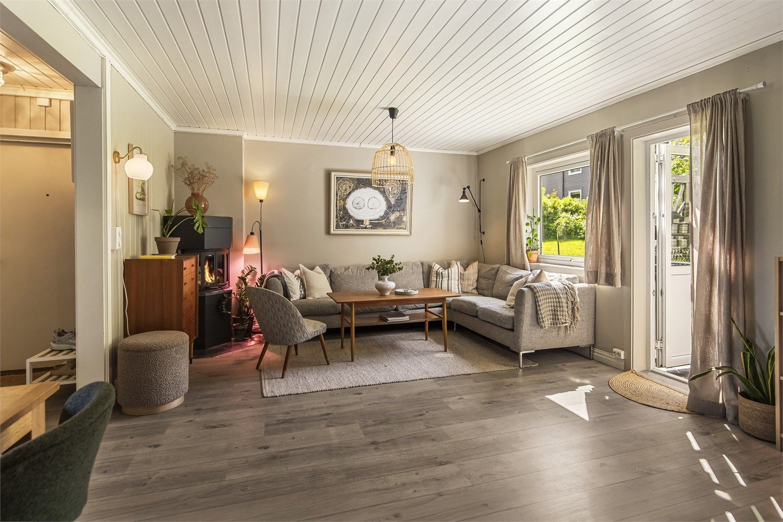 Ytterdøren har brannklasse B30 og lydklasse 35dB for trygghet og komfort.