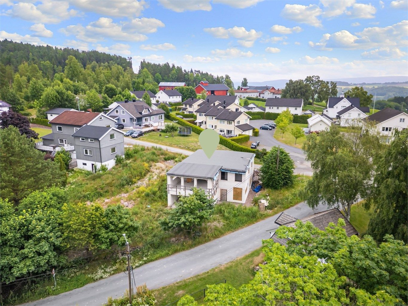 Nærmeste busstopp er bare et minutt unna, og tar deg bl.a. til Drammen sentrum.