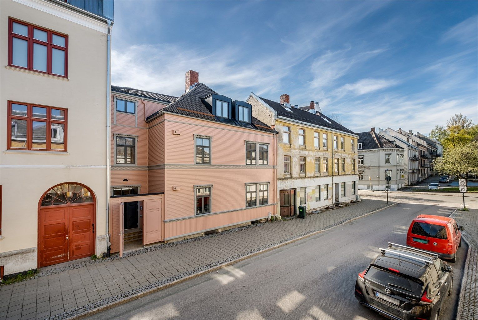 Velkommen til Båhus gate 7A - og denne flotte selveierleiligheten beliggende i et veletablert og sentralt område på Møllenberg!