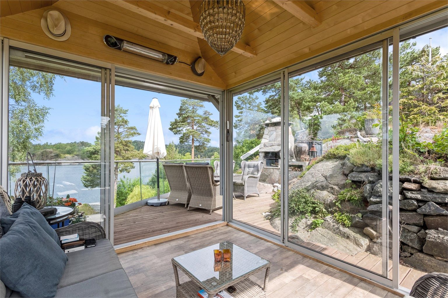 Lun og koselig hagestue med utsikt 