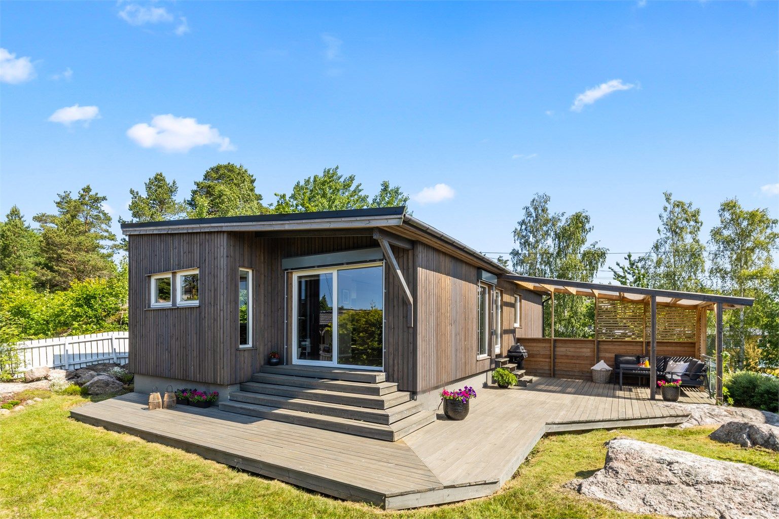 Lekker bolig med stilrene detaljer og en varm, innbydende atmosfære.