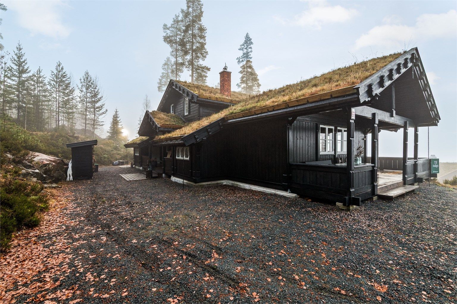 Stor gruset gårdsplass