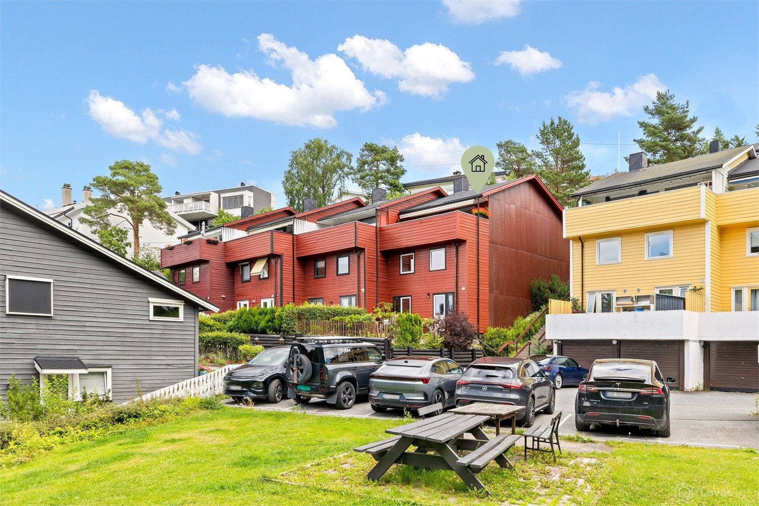 Her bor du i umiddelbar nærhet til friområde, samt at du kun har få minutters gange til Ekebergsletta, barnehager, Ekeberg skole, buss og matbutikk - Foto: Løvås Foto