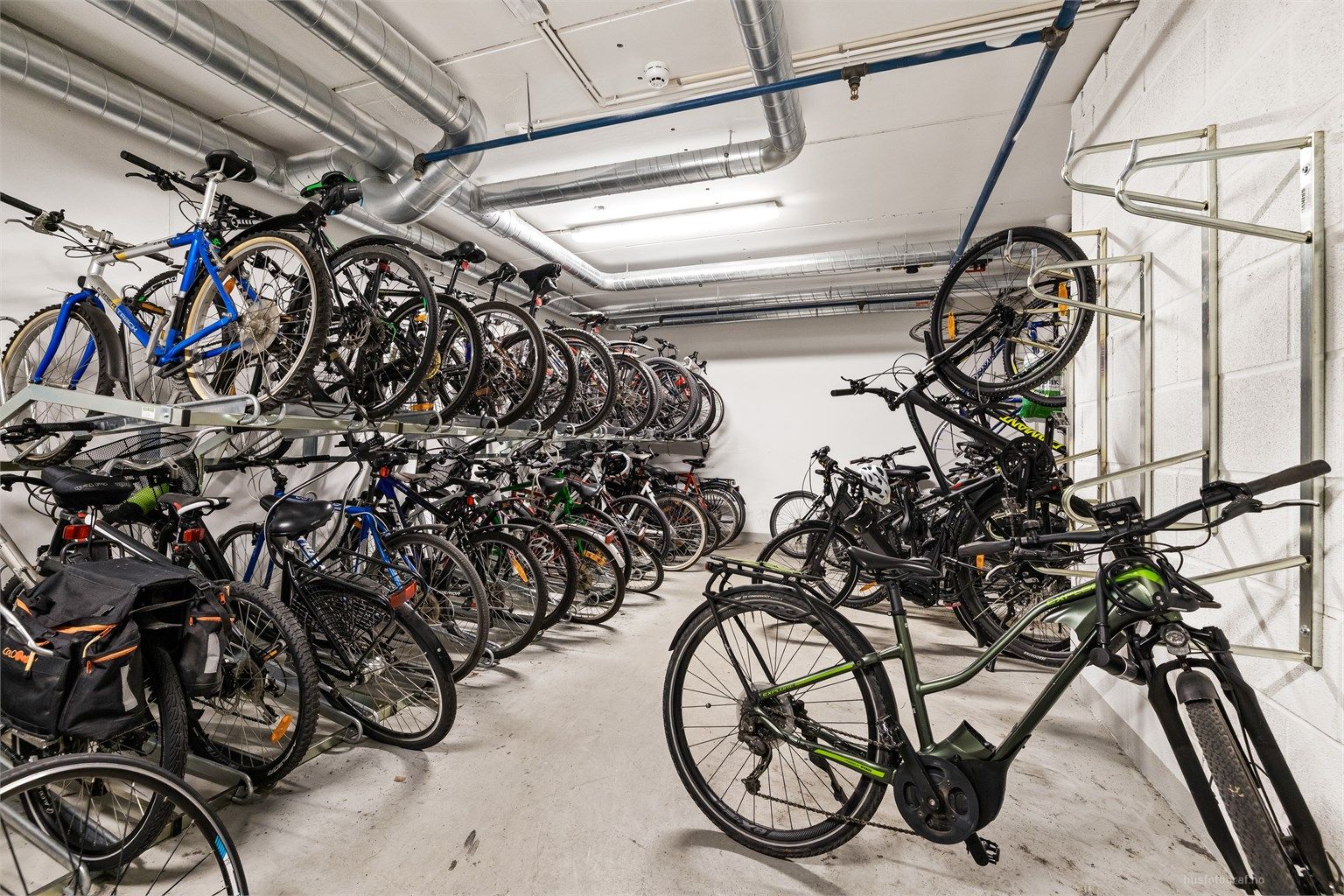 Leiligheten har tilgang til felles sykkelbod i garasjeanlegget