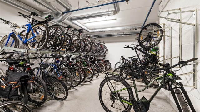 Leiligheten har tilgang til felles sykkelbod i garasjeanlegget