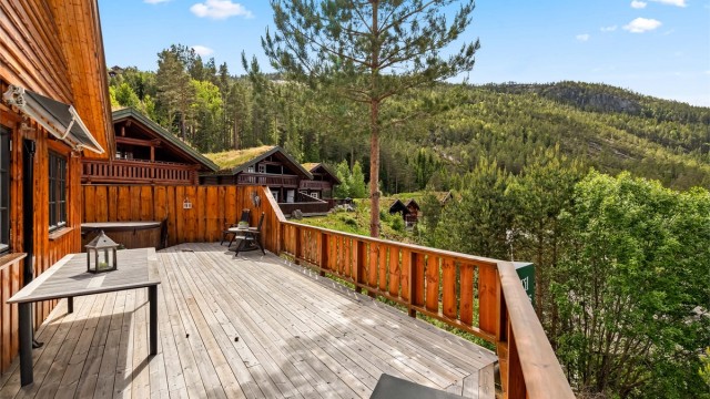 Markise er montert for de solrike dager - Her har man solen med solnedgang på sommeren