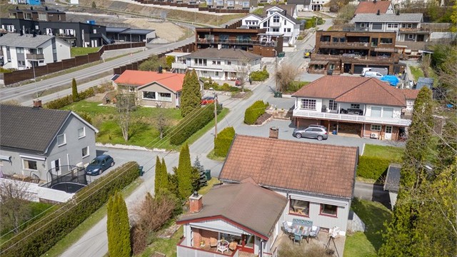 Parkering i dobbelgarasje og på asfaltert gårdsplass
