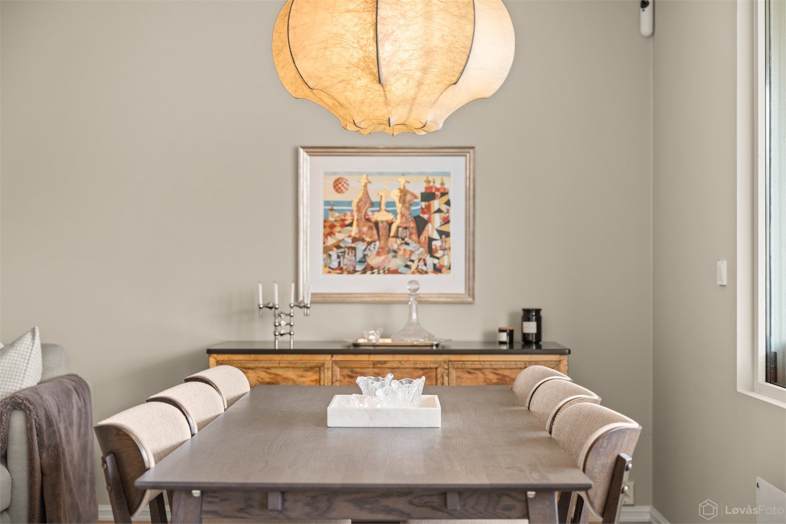 God plass til dekking av langbord