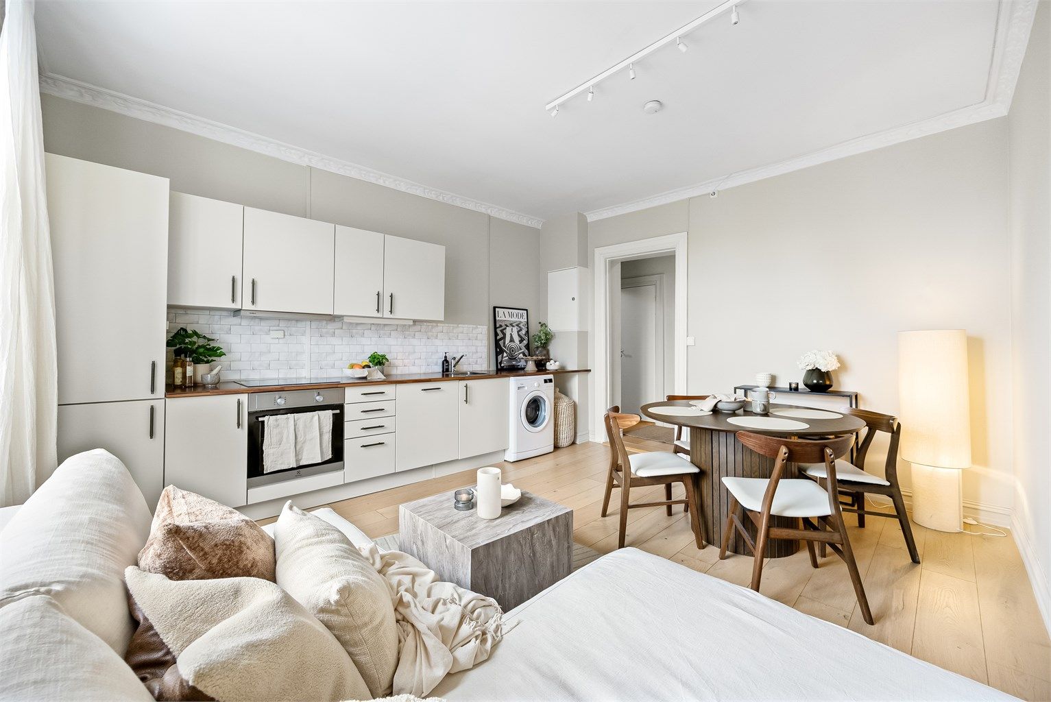 Leiligheten har mye klassisk sjarm og ligger tilbaketrukket, men samtidig supersentralt til på Majorstuen! Foto: Marit Andersen.