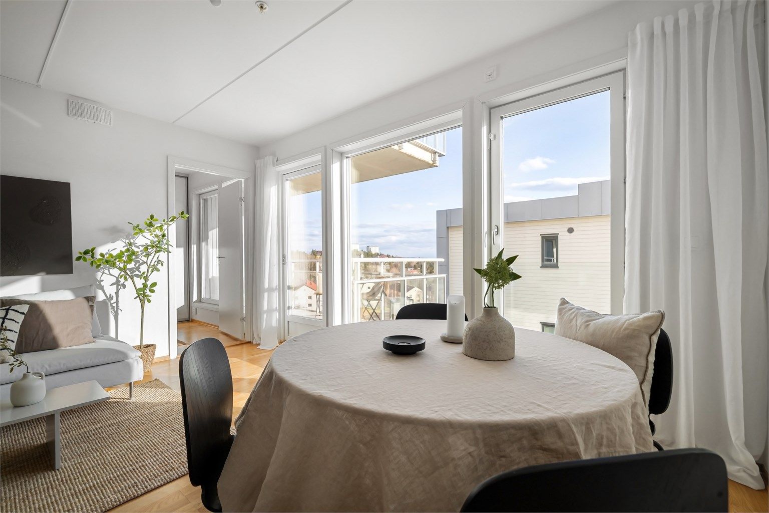 Her bor du høyt og fritt i 3. etasje med marka som nærmeste nabo