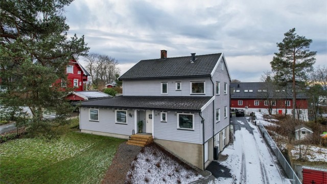 Velkommen til P. A. Holms vei 30 - Stor og innholdsrik enebolig | Mulighet for 2 hybler | Garasje | Delvis oppussingsobjekt | Blindvei
Foto: Tom Aksel Mathisen