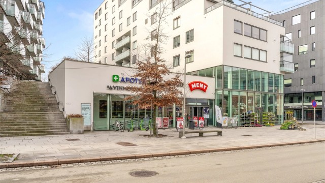 Dagligvarehandelen er enkel med både Joker, Coop Extra og Meny innen kort avstand.