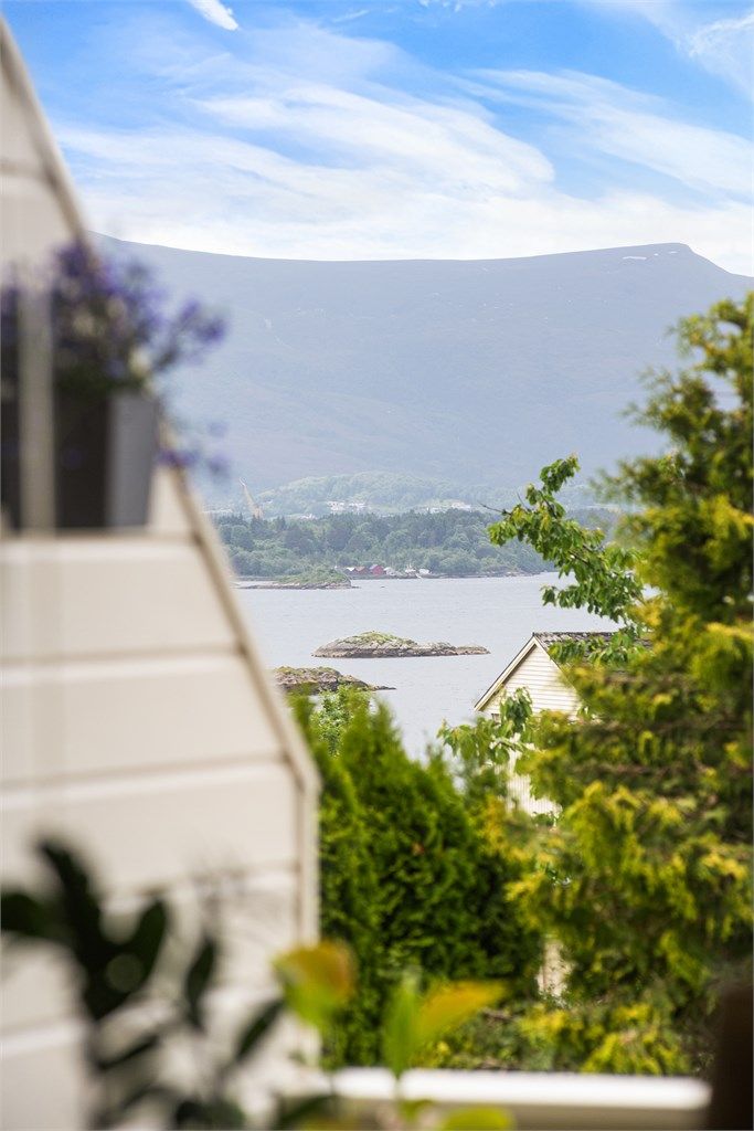 Nærhet til flotte turområder, bademuligheter og friområder ved Sandingane.