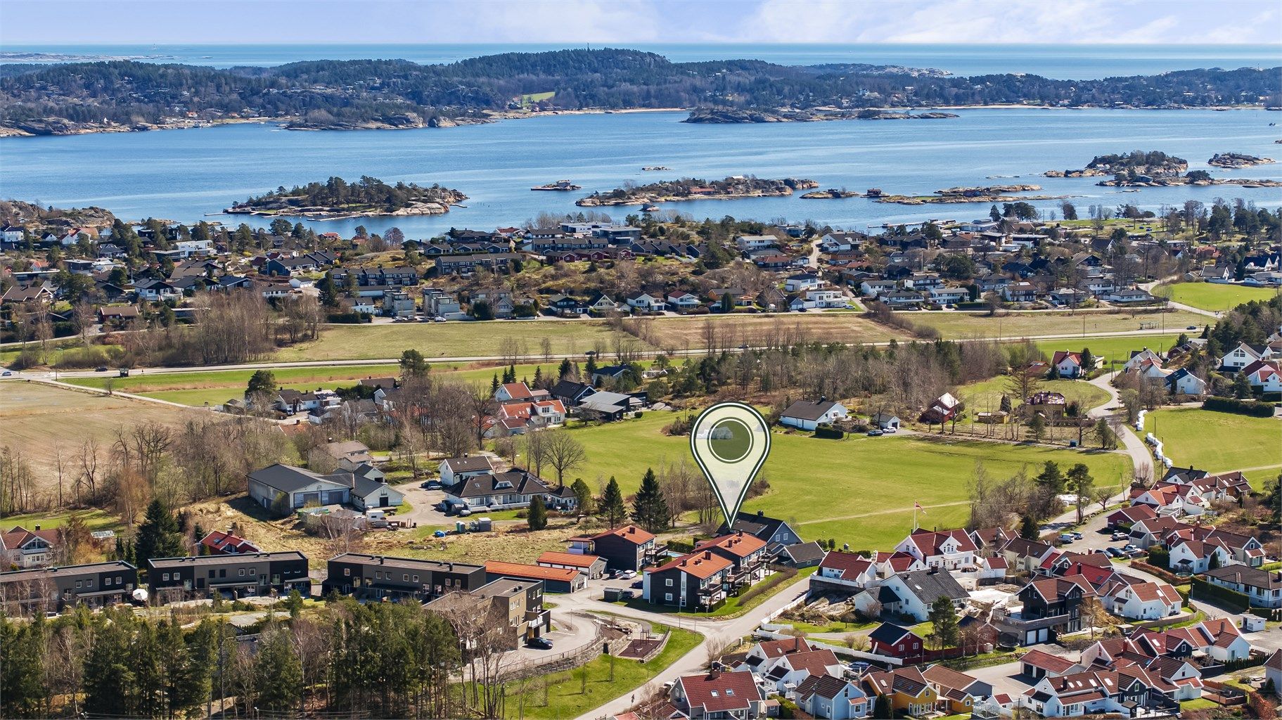 For familier er det trygg og kort gangavstand til Store Bergan skole (0,7 km).