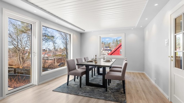 Stor og innholdsrik enebolig med en planløsning som åpner for flere alternative bruksmuligheter