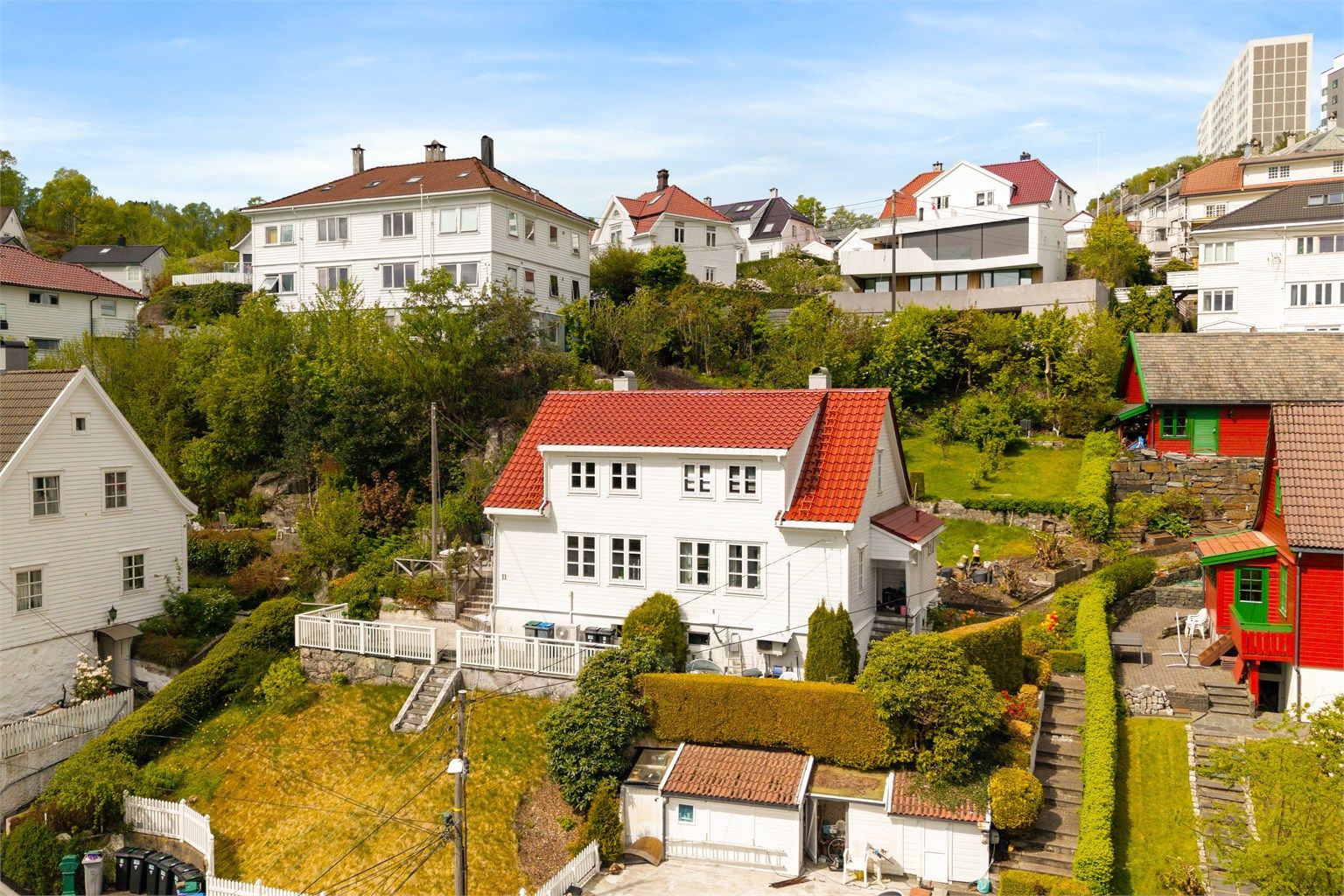 Boligen er velholdt og i 2016 ble tak, takrenner og pipehatt skiftet.