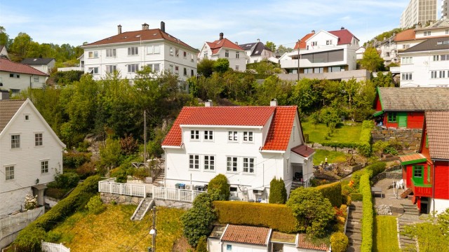 Boligen er velholdt og i 2016 ble tak, takrenner og pipehatt skiftet.