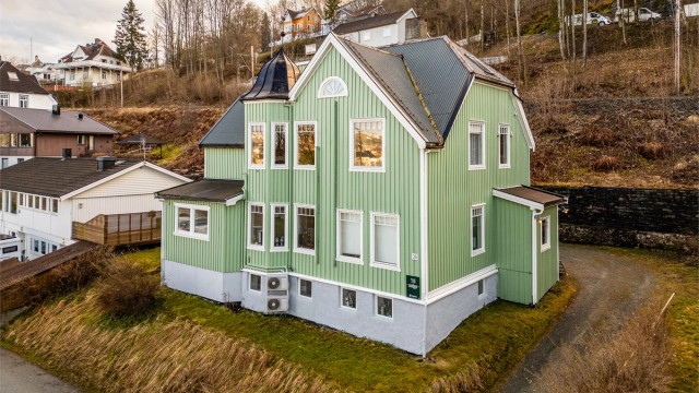 Velkommen til Osloveien 26A, B og C - og denne innholdsrike flermannsboligen beliggende i et attraktivt område på Marienborg/Ila!
Foto: Max Stenberg v/Husfoto