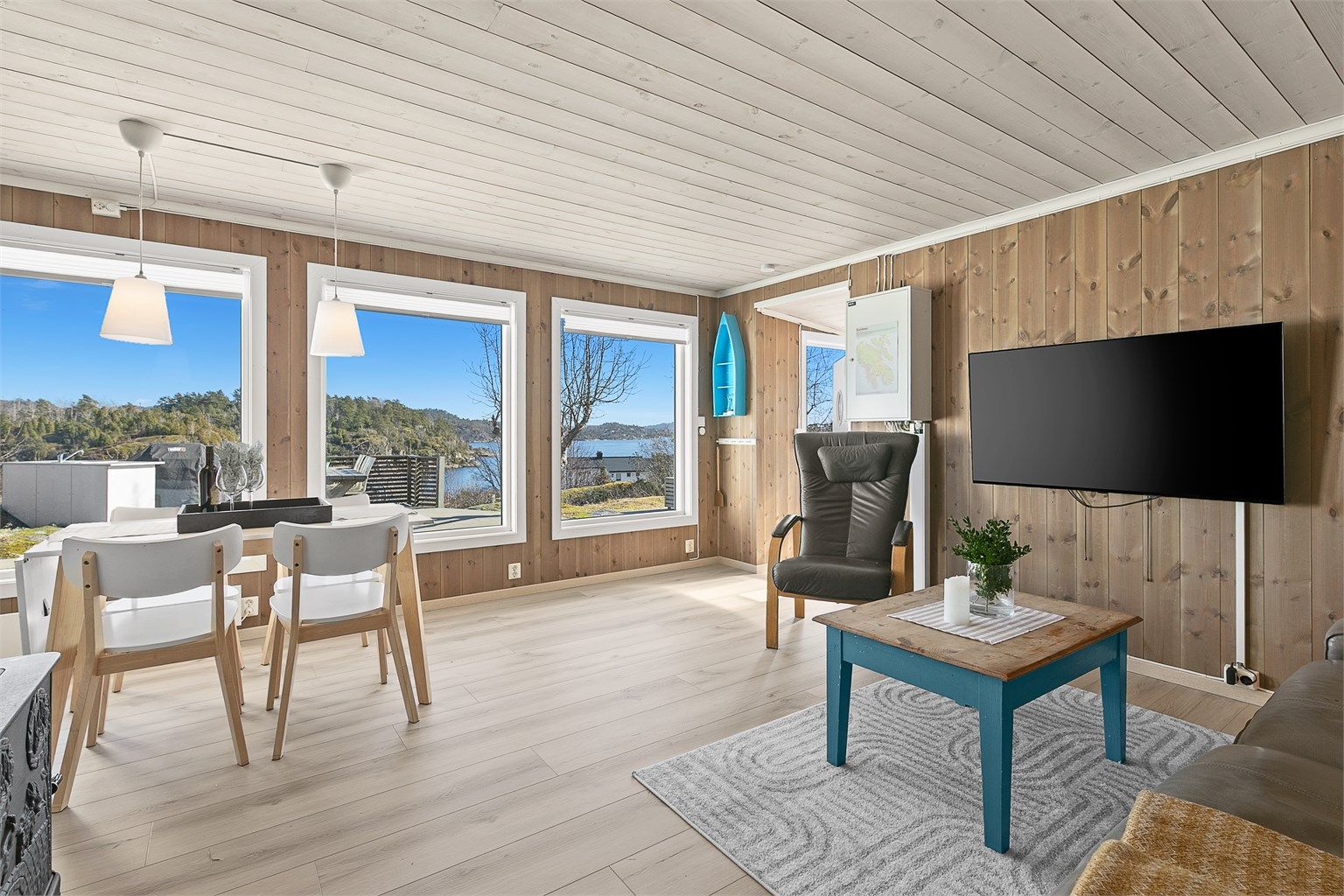 ÅPENT. Med denne utsikten var det ikke tvil om at vinduene skulle være store.