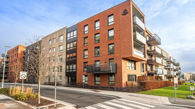 Fasade og inngangsparti.