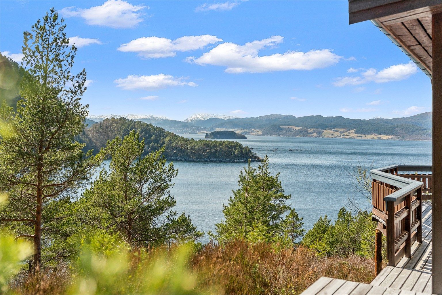 Området er preget av spredt fritidsbebyggelse og rolige omgivelser, med begrenset gjennomgangstrafikk. Området egner seg godt for rekreasjon og opphold. 