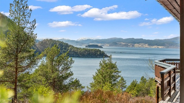 Området er preget av spredt fritidsbebyggelse og rolige omgivelser, med begrenset gjennomgangstrafikk. Området egner seg godt for rekreasjon og opphold.