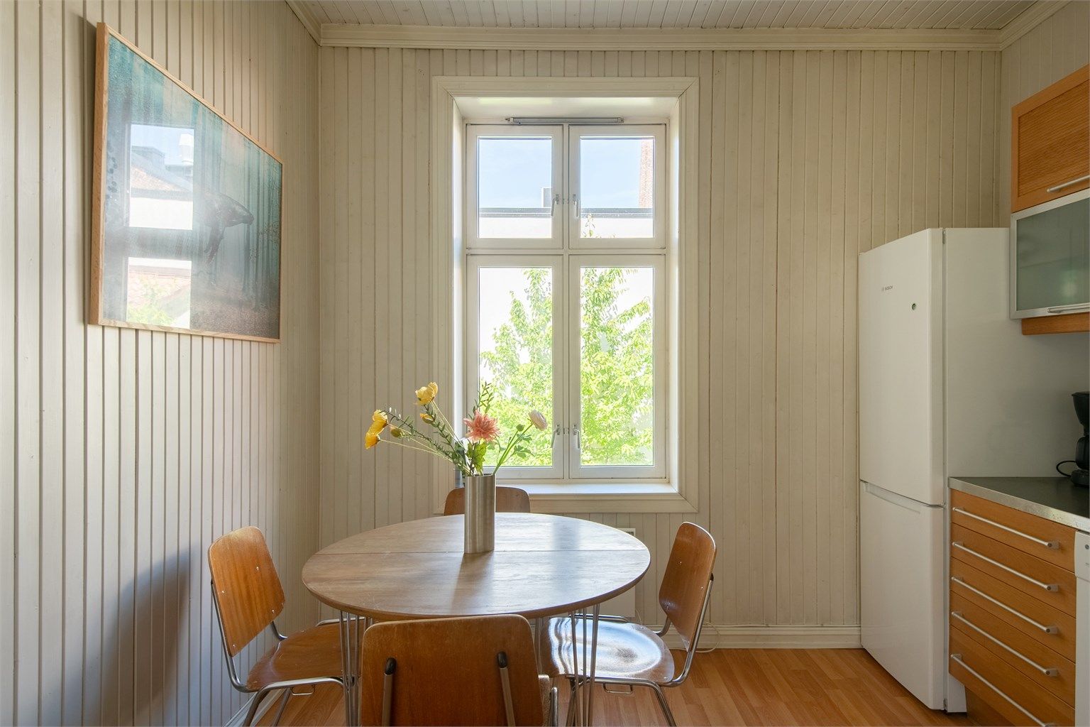 Leiligheten er gjennomgående og ligger i indre gård.