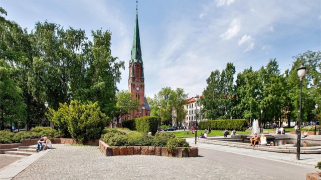Det er flere flotte parker på Grünerløkka, som Birkelunden like ved. Her arrangeres det søndagsmarked hver søndag.
