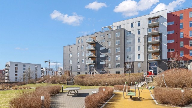 Sameiet Brødfabrikken har velholdte fellesarealer med blant annet lekeplass for de minste.