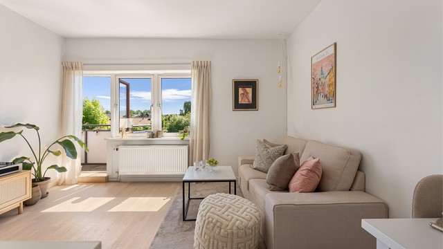 Oppvarming via radiatorer tilknyttet felles varmesentral er inkludert a-konto i felleskostnadene.