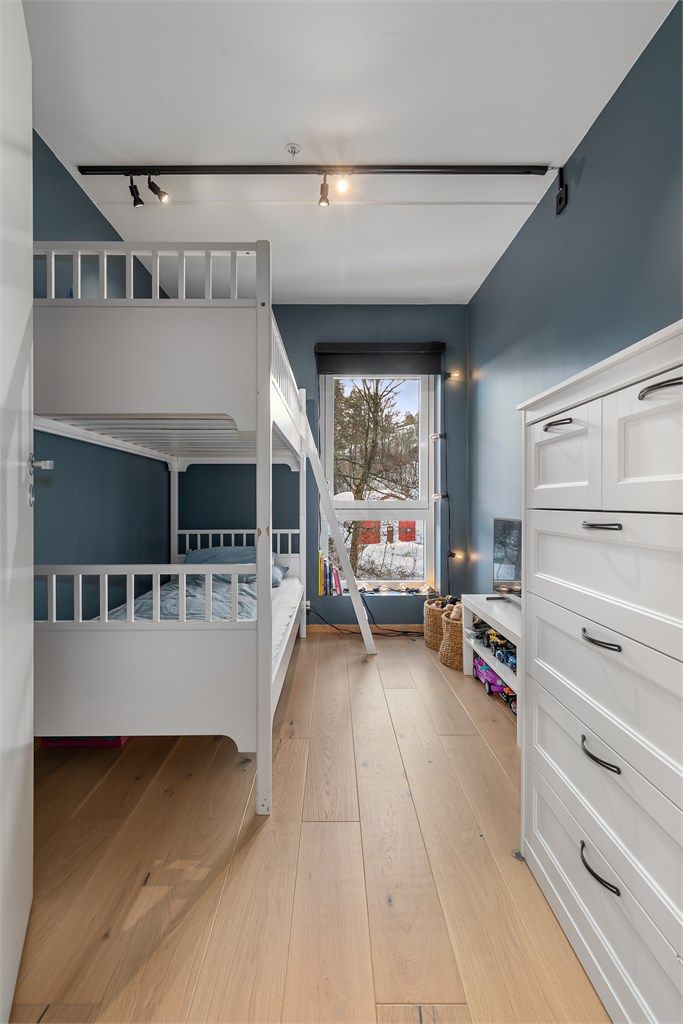 Soverom 2 passer perfekt som barnerom, gjesterom eller kontor