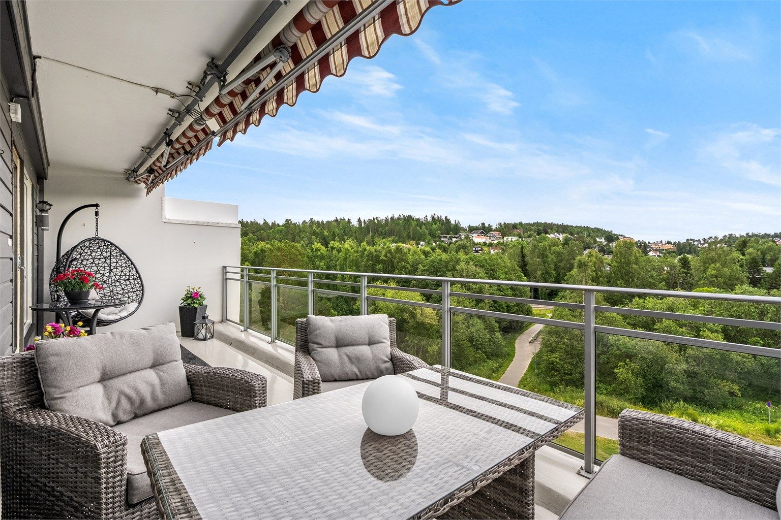 Velkommen til Langhussenteret 11 - Moderne 4-roms leilighet med sentral beliggenhet - foto: Oh Shots