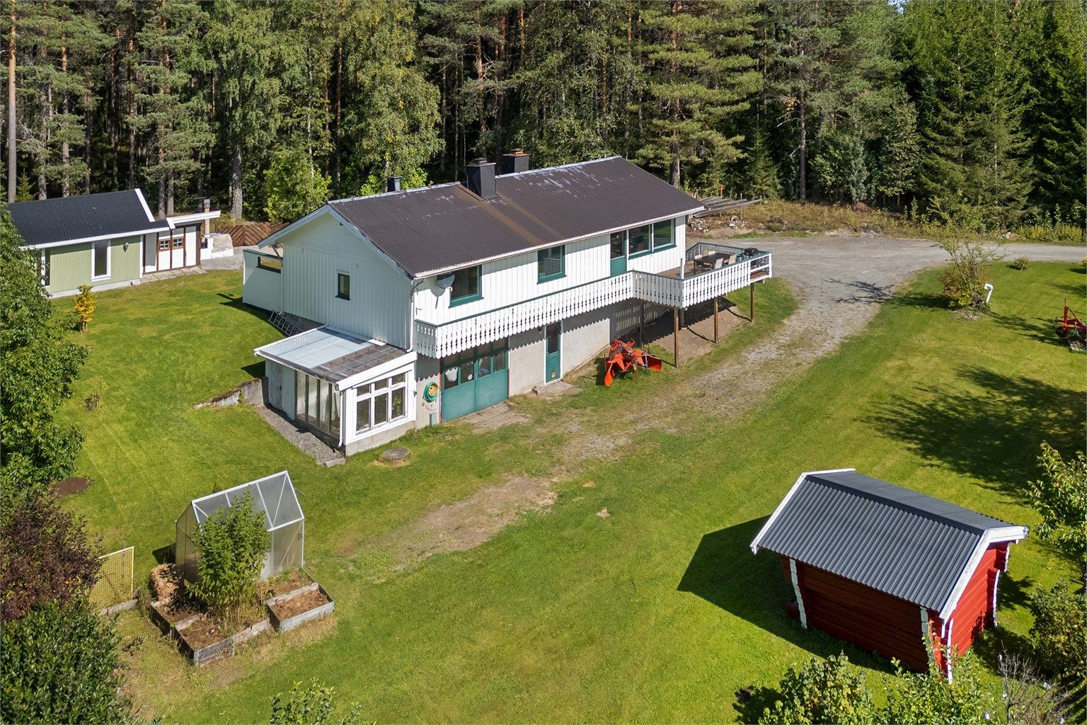 Velkommen til Lageråvegen 356! Innholdsrik enebolig på solrik tomt i landlige og barnevennlige omgivelser i Øvre Vang.