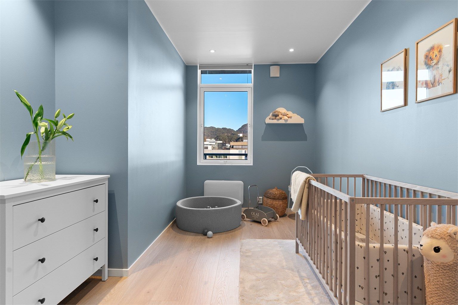 - Soverom nummer 2 er også av god størrelse. Perfekt som barnerom, gjesterom eller kontor -