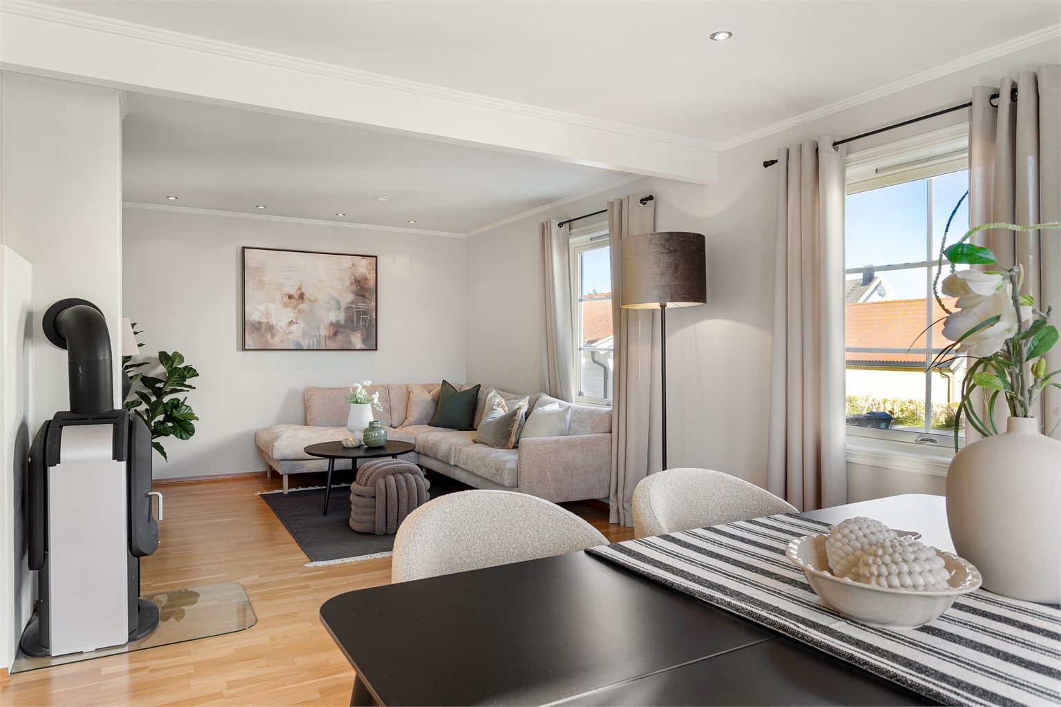 Fin TV-krok i stuen med plass til sofa