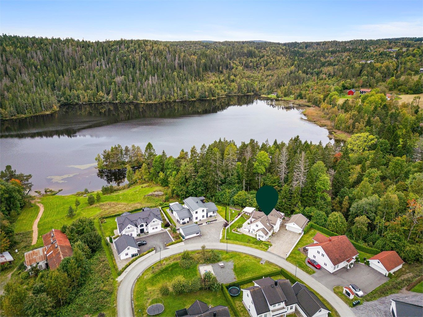 Her bor du i et veletablert og trygt nabolag som består utelukkende av eneboliger.