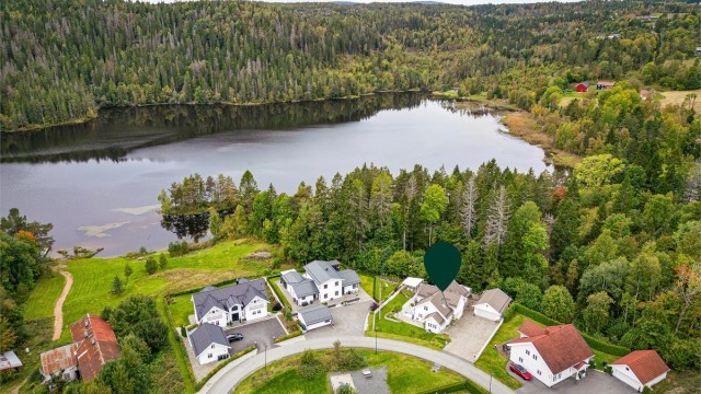 Her bor du i et veletablert og trygt nabolag som består utelukkende av eneboliger.