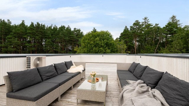 Luft-til-luft varmepumpens utedel er plassert på takterrassen.