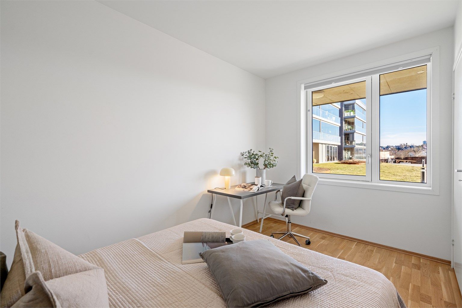 Soverom vender mot rolig fellesområde. 