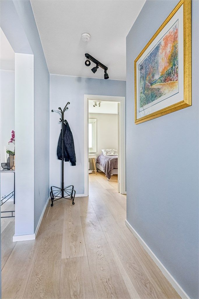 Gangen binder sammen leilighetens rom på en effektiv måte.