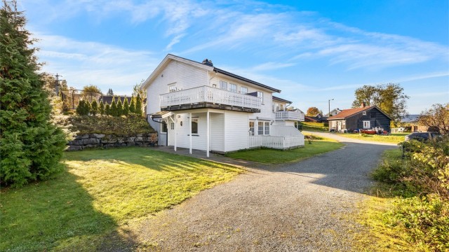 Velkommen til Østre Embretsfossvei 9C. Presentert av Eirik Lundbekk ved Eiendomsmegler Krogsveen. Foto: Haiman Askari/Knipzet AS