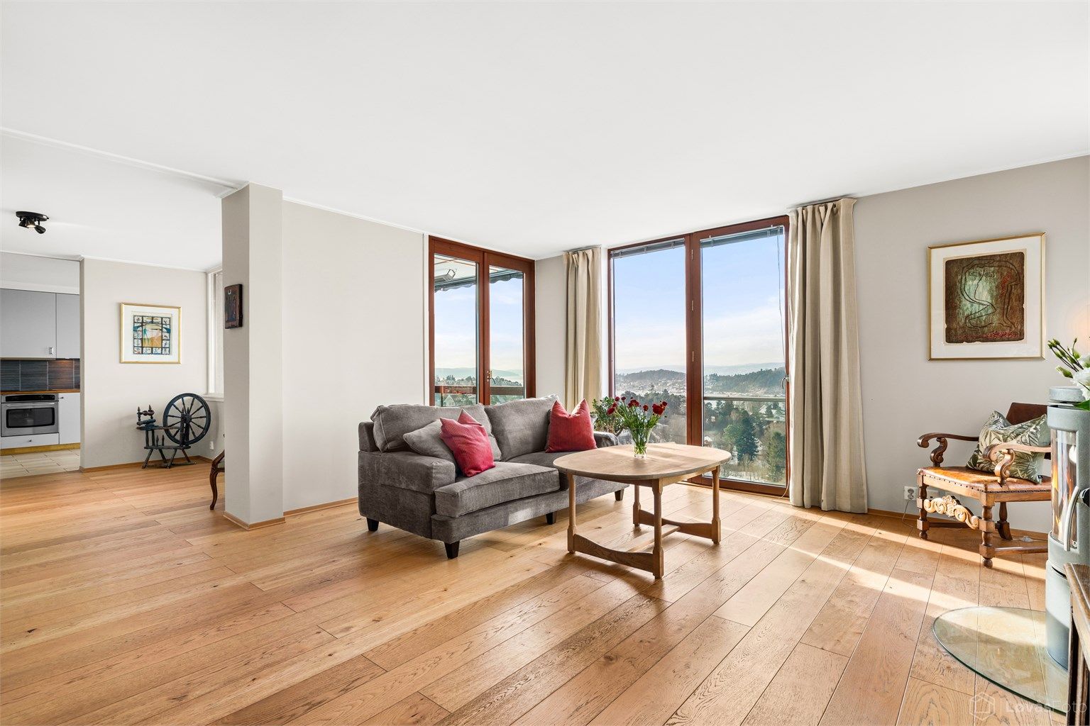 Beliggenheten sikrer en usjenert atmosfære uten direkte innsyn.