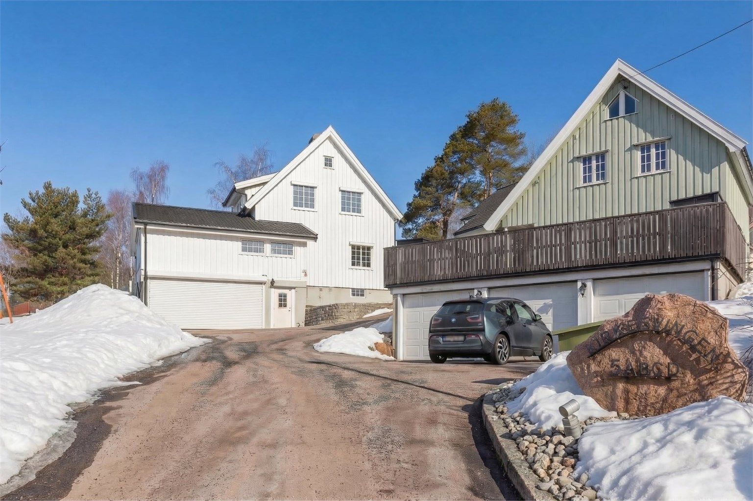 En innholdsrik familiebolig beliggende i et rolig og etablert nabolag på Grorud, attraktivt for barnefamilier.