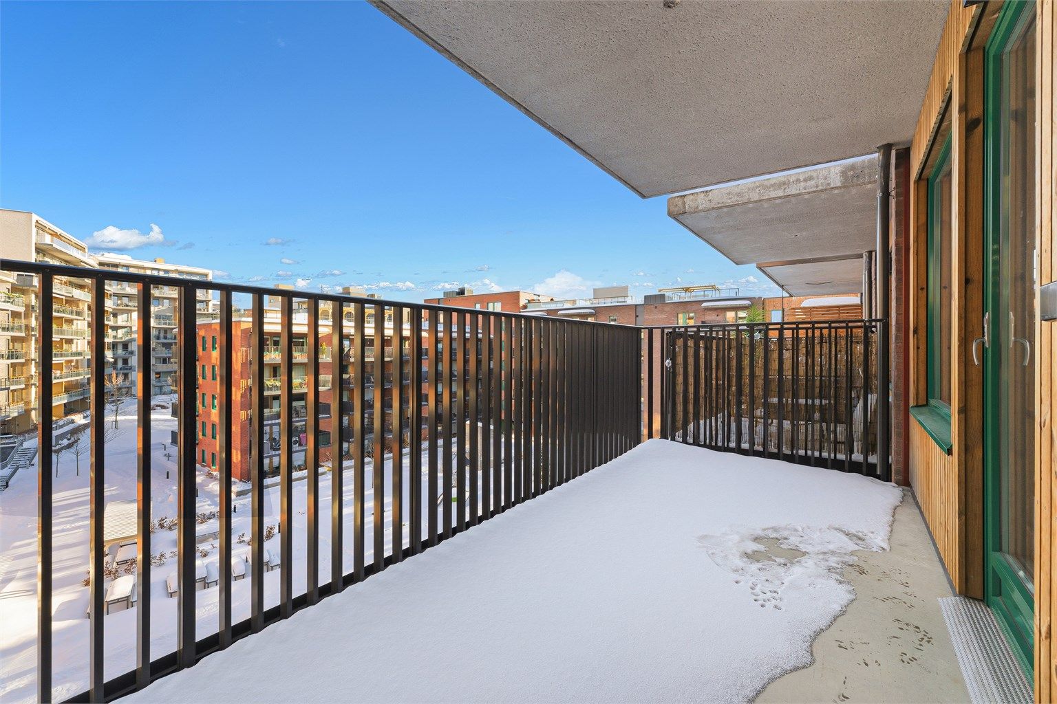 Leiligheten er fra 2021 har romslig balkong på ca. 10 m².