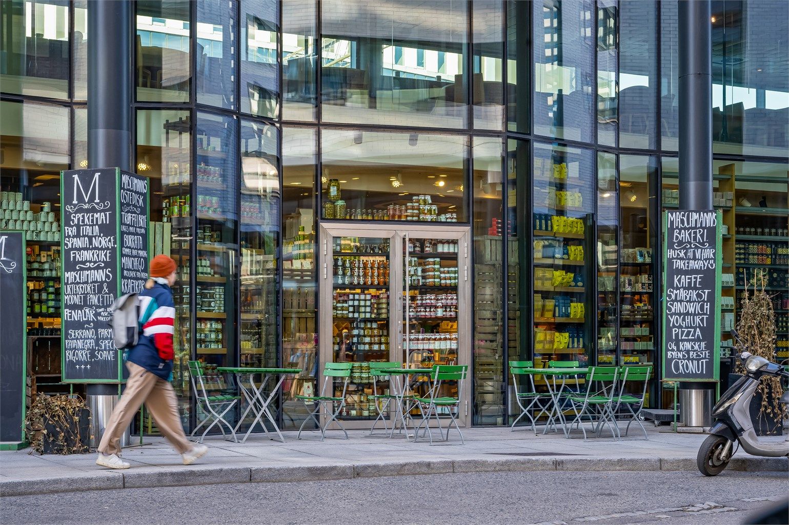 For den matinteresserte byr nærområdet på spesialforretninger som Maschmanns Matmarked.
