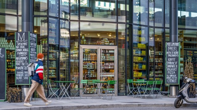 For den matinteresserte byr nærområdet på spesialforretninger som Maschmanns Matmarked.