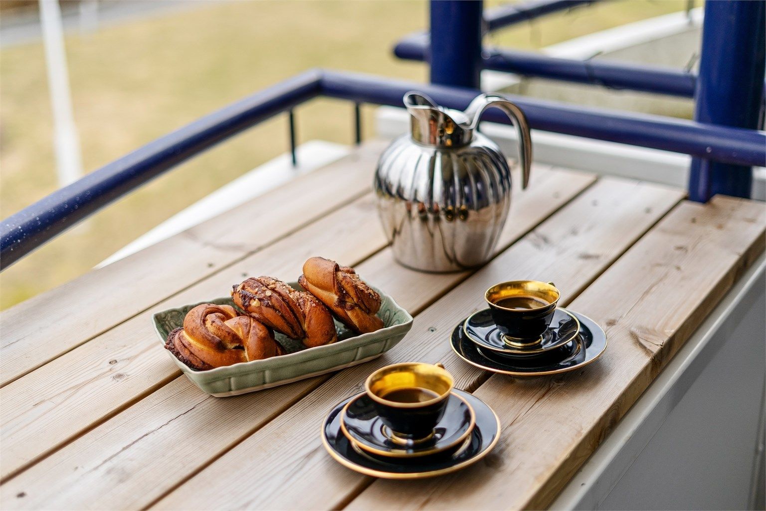 Praktisk og lettstelt uteplass.